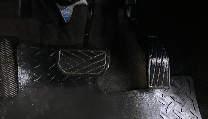 2018 Maruti Swift VXI AMT D, Petrol, Automatic, 25,412 km, Pedals