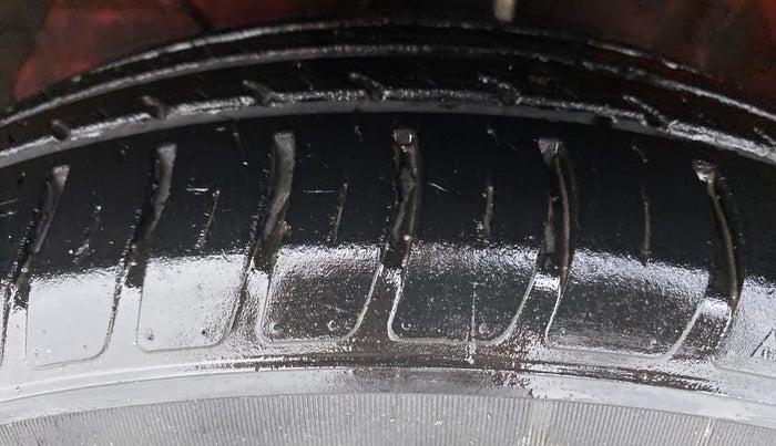 2018 Maruti Swift VXI AMT D, Petrol, Automatic, 25,412 km, Left Front Tyre Tread