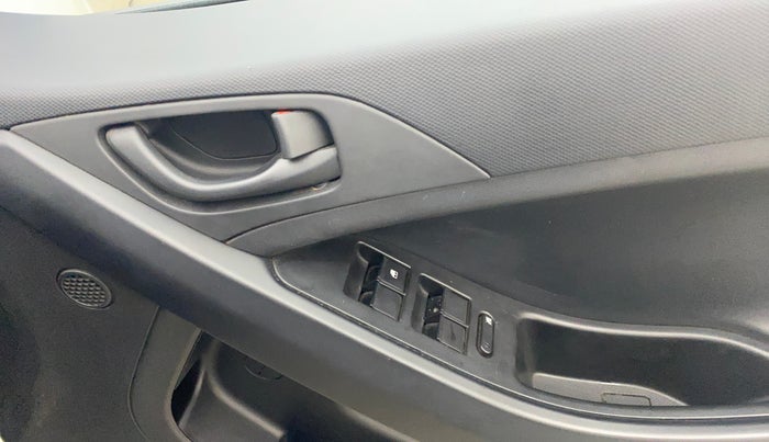 2024 Tata NEXON SMART+ SUNROOF 1.2 PETROL, Petrol, Manual, 21,501 km, Driver Side Door Panels Control