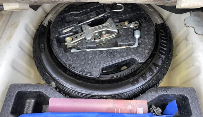 2015 Maruti Ciaz ZXI, CNG, Manual, 1,31,073 km, Spare Tyre