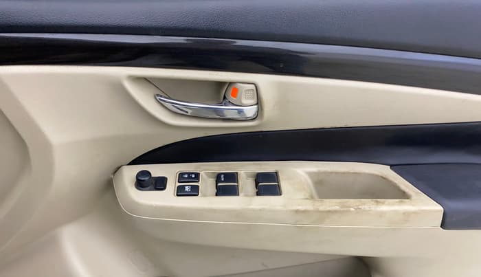 2015 Maruti Ciaz ZXI, CNG, Manual, 1,31,073 km, Driver Side Door Panels Control