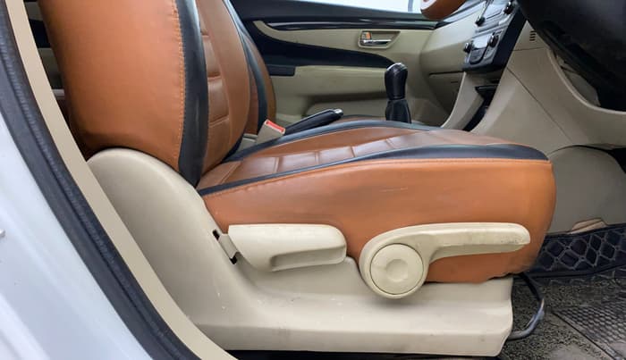 2015 Maruti Ciaz ZXI, CNG, Manual, 1,31,073 km, Driver Side Adjustment Panel