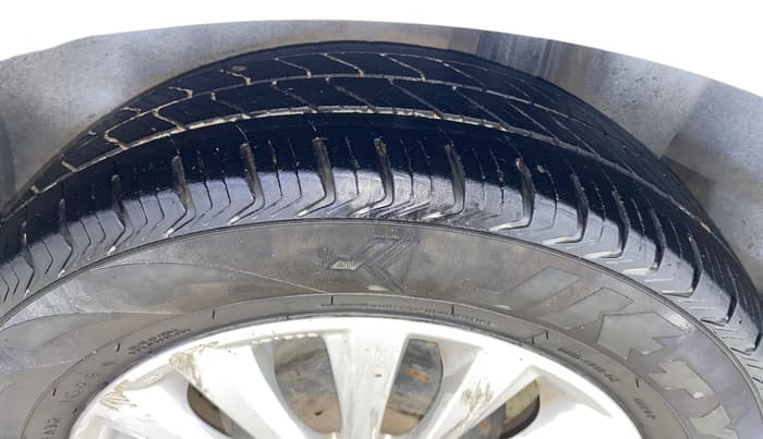 2015 Maruti Ciaz ZXI, CNG, Manual, 1,31,073 km, Left Rear Tyre Tread