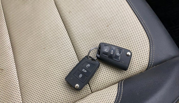 2023 Skoda SLAVIA STYLE 1.0L TSI AT, Petrol, Automatic, 54,830 km, Key Close Up