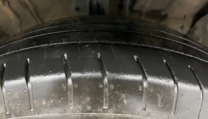 2021 Hyundai Creta EX 1.5 PETROL, Petrol, Manual, 68,001 km, Right Front Tyre Tread