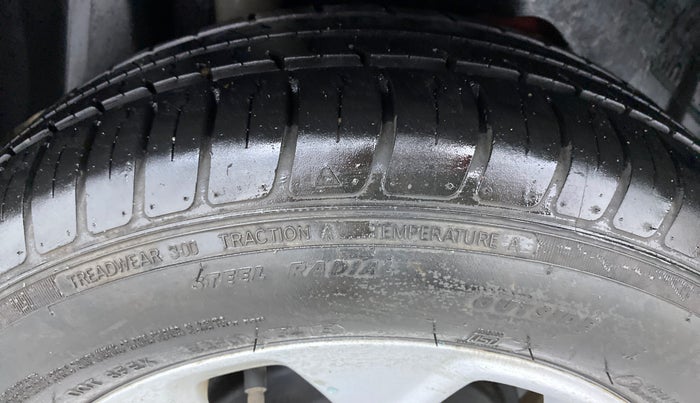 2015 Ford Figo Aspire 1.2 TITANIUM PETROL, Petrol, Manual, 23,639 km, Right Rear Tyre Tread