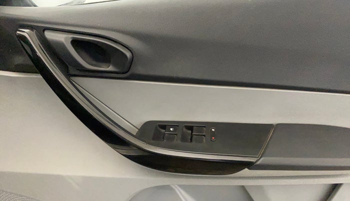 2020 Tata Tiago XT PETROL, Petrol, Manual, 38,032 km, Driver Side Door Panels Control