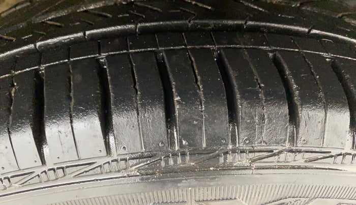 2017 Hyundai Grand i10 ASTA 1.2 KAPPA VTVT, Petrol, Manual, 4,450 km, Right Front Tyre Tread