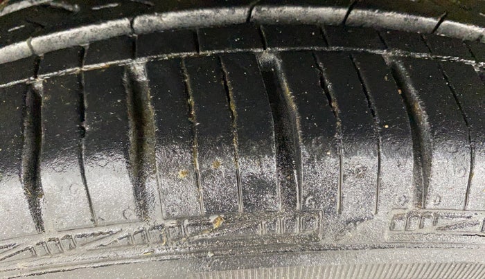 2017 Hyundai Grand i10 ASTA 1.2 KAPPA VTVT, Petrol, Manual, 4,450 km, Left Front Tyre Tread