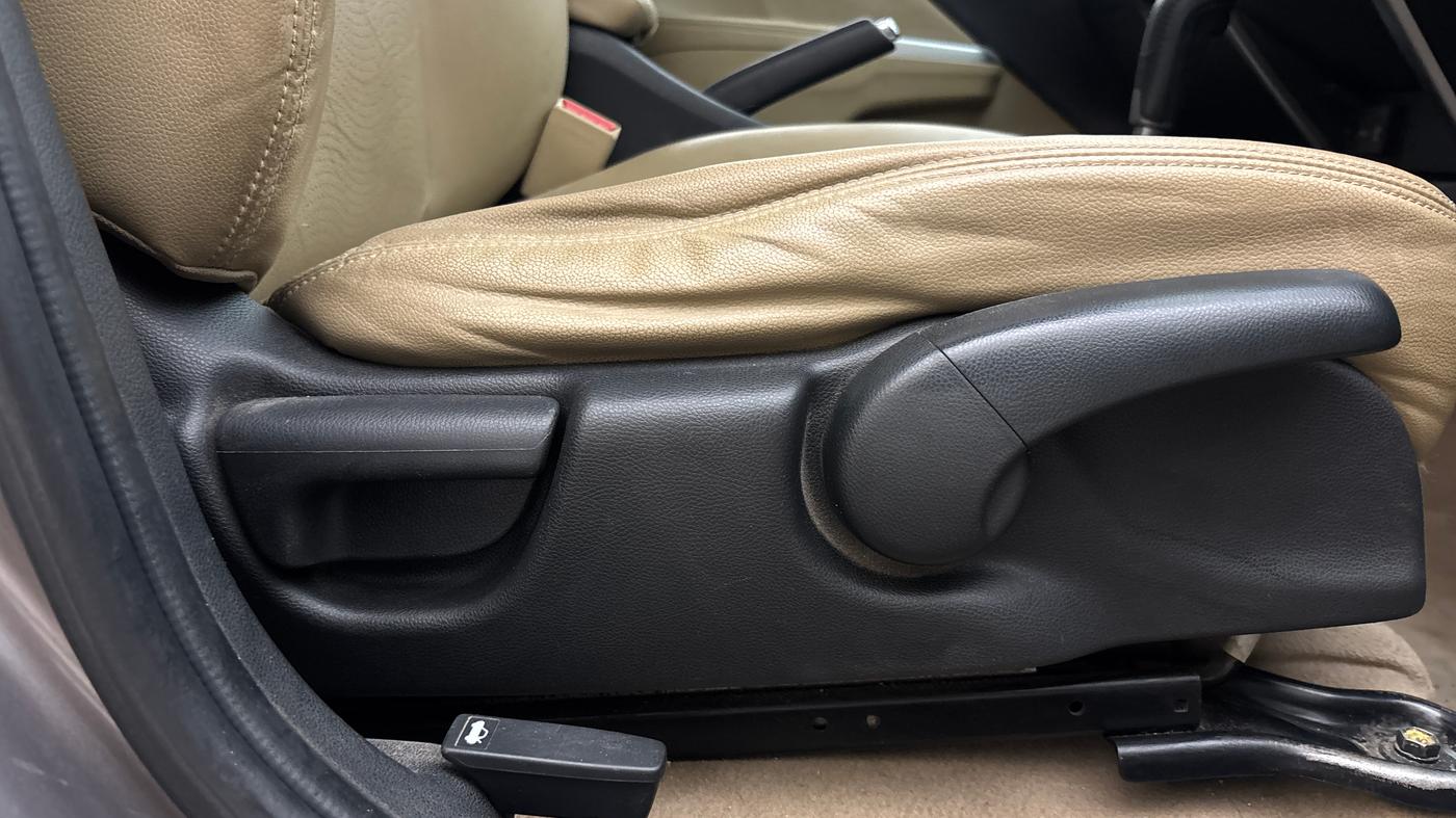 2016 Honda City 1.5L I-VTEC VX CVT, Petrol, Automatic, 1,17,772 km, Driver Side Adjustment Panel