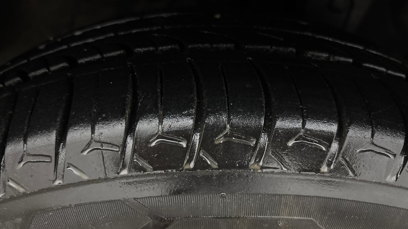2016 Honda City 1.5L I-VTEC VX CVT, Petrol, Automatic, 1,17,772 km, Right Front Tyre Tread