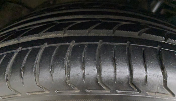 2017 Volkswagen Vento HIGHLINE 1.2 TSI AT, Petrol, Automatic, 42,535 km, Right Rear Tyre Tread