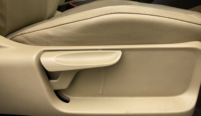 2017 Volkswagen Vento HIGHLINE 1.2 TSI AT, Petrol, Automatic, 42,535 km, Driver Side Adjustment Panel