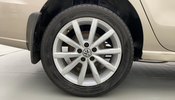 2017 Volkswagen Vento HIGHLINE 1.2 TSI AT, Petrol, Automatic, 42,535 km, Right Rear Wheel
