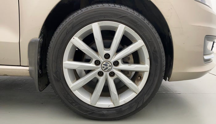 2017 Volkswagen Vento HIGHLINE 1.2 TSI AT, Petrol, Automatic, 42,535 km, Right Front Wheel