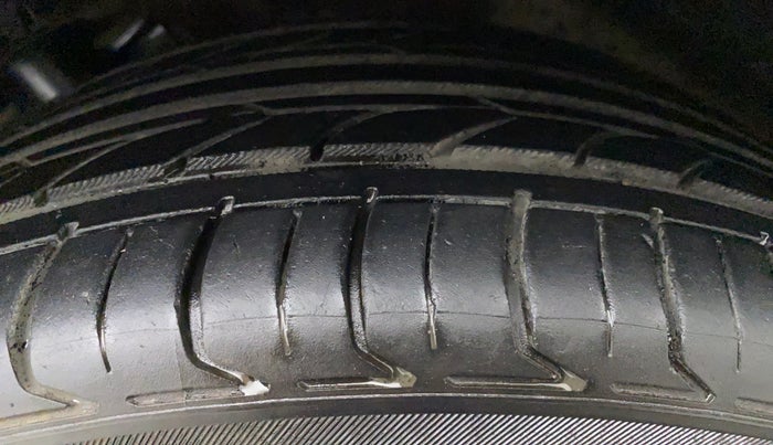2017 Volkswagen Vento HIGHLINE 1.2 TSI AT, Petrol, Automatic, 42,535 km, Left Front Tyre Tread