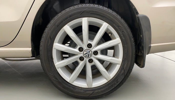 2017 Volkswagen Vento HIGHLINE 1.2 TSI AT, Petrol, Automatic, 42,535 km, Left Rear Wheel
