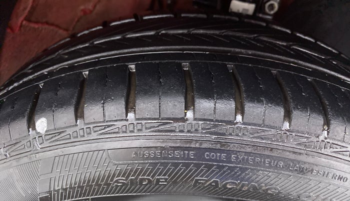 2018 Volkswagen Polo COMFORTLINE 1.0 PETROL, Petrol, Manual, 27,368 km, Right Front Tyre Tread