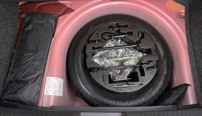 2018 Volkswagen Polo COMFORTLINE 1.0 PETROL, Petrol, Manual, 27,368 km, Spare Tyre