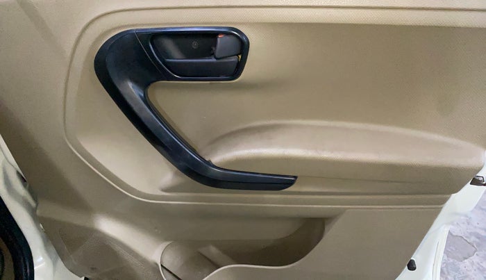 2022 Mahindra BOLERO NEO N 8, Diesel, Manual, 62,908 km, Driver Side Door Panels Control