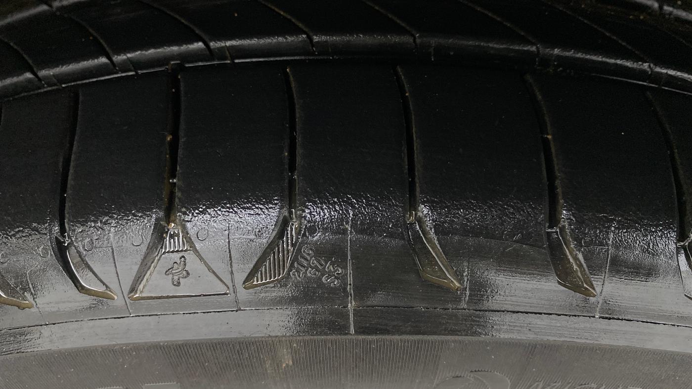 2013 Toyota Camry 2.5L AT, Petrol, Automatic, 46,653 km, Right Rear Tyre Tread