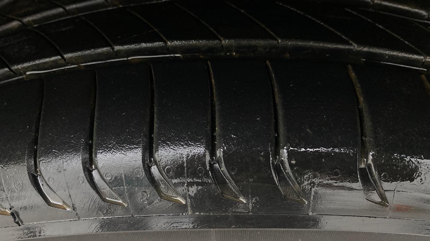 2013 Toyota Camry 2.5L AT, Petrol, Automatic, 46,653 km, Right Front Tyre Tread