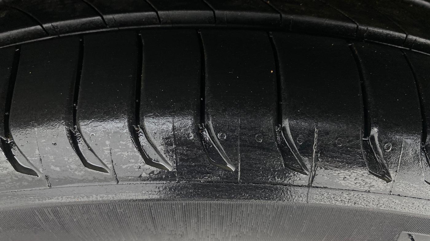 2013 Toyota Camry 2.5L AT, Petrol, Automatic, 46,653 km, Left Rear Tyre Tread