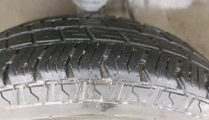 2015 Maruti Alto 800 LXI, Petrol, Manual, 11,926 km, Left Front Tyre Tread