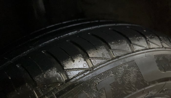 2021 Hyundai AURA S 1.2, Petrol, Manual, 33,902 km, Right Rear Tyre Tread
