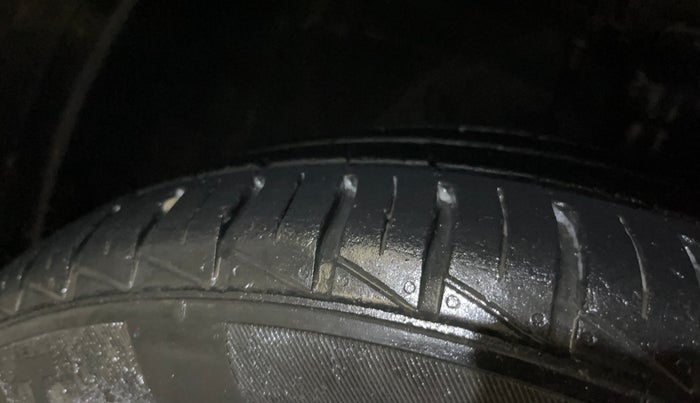 2021 Hyundai AURA S 1.2, Petrol, Manual, 33,902 km, Right Front Tyre Tread