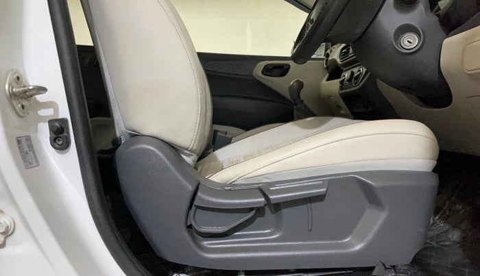 2021 Hyundai AURA S 1.2, Petrol, Manual, 33,902 km, Driver Side Adjustment Panel