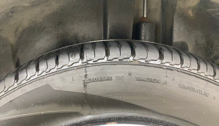 2014 Maruti Ertiga VXI, Petrol, Manual, 64,565 km, Left Rear Tyre Tread