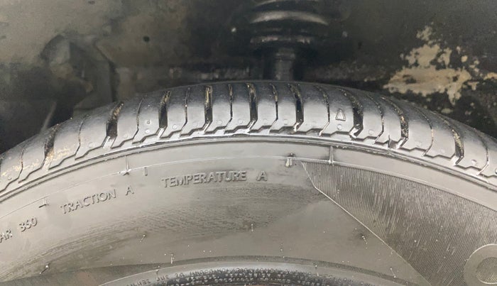 2014 Maruti Ertiga VXI, Petrol, Manual, 64,565 km, Left Front Tyre Tread