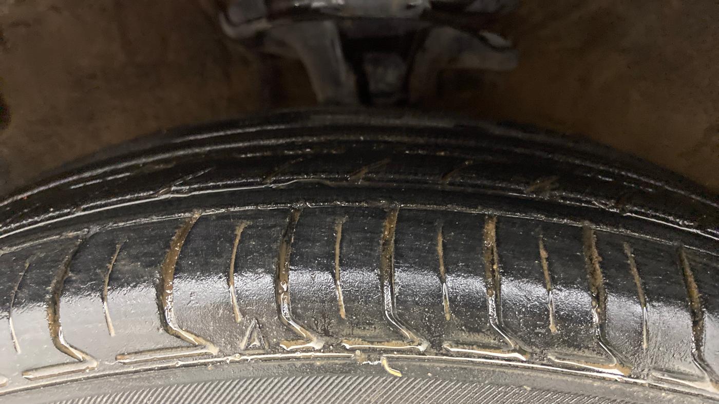 2010 Hyundai i10 MAGNA 1.2, Petrol, Manual, 83,958 km, Left Front Tyre Tread
