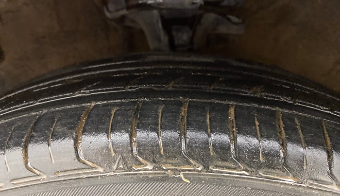 2010 Hyundai i10 MAGNA 1.2, Petrol, Manual, 83,958 km, Left Front Tyre Tread