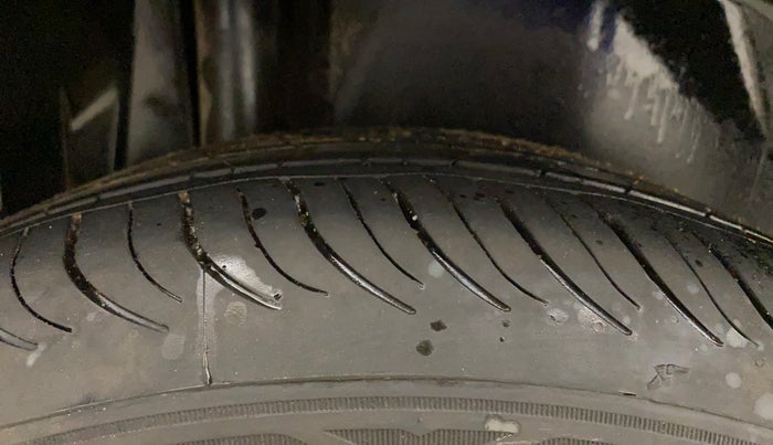 2023 Maruti BREZZA ZXI AT SMART HYBRID, Petrol, Automatic, 76,509 km, Right Rear Tyre Tread