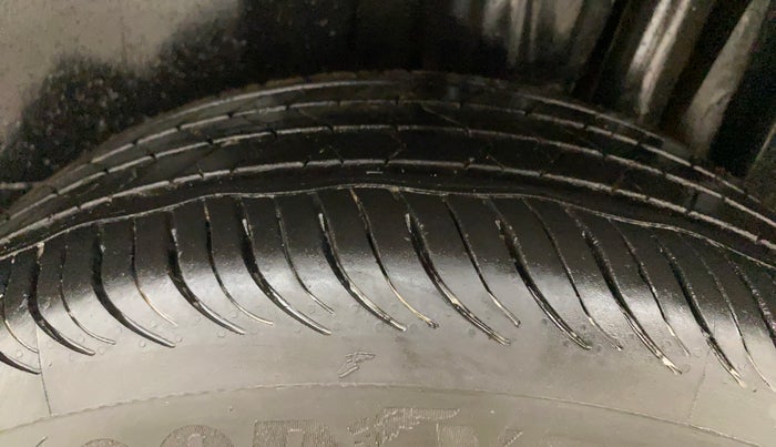 2023 Maruti BREZZA ZXI AT SMART HYBRID, Petrol, Automatic, 76,509 km, Left Rear Tyre Tread