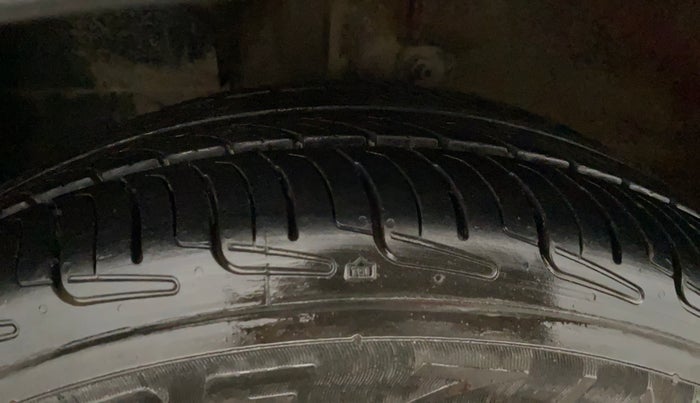 2018 Mahindra KUV 100 NXT K8 P 6 STR, Petrol, Manual, 45,274 km, Left Front Tyre Tread