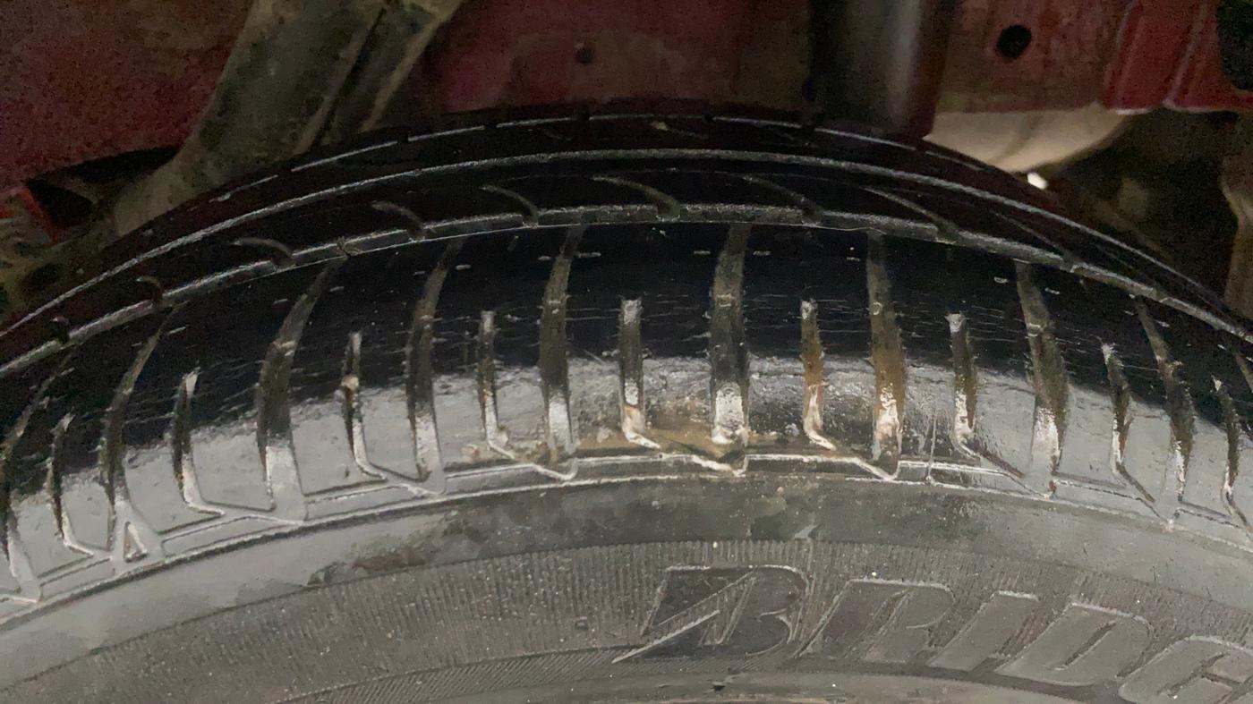 2018 Mahindra KUV 100 NXT K8 P 6 STR, Petrol, Manual, 44,289 km, Left Rear Tyre Tread