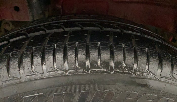 2018 Mahindra KUV 100 NXT K8 P 6 STR, Petrol, Manual, 45,274 km, Right Rear Tyre Tread