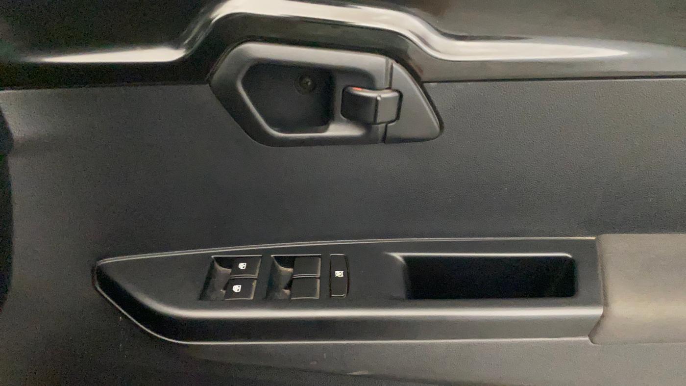 2018 Mahindra KUV 100 NXT K8 P 6 STR, Petrol, Manual, 44,289 km, Driver Side Door Panels Control