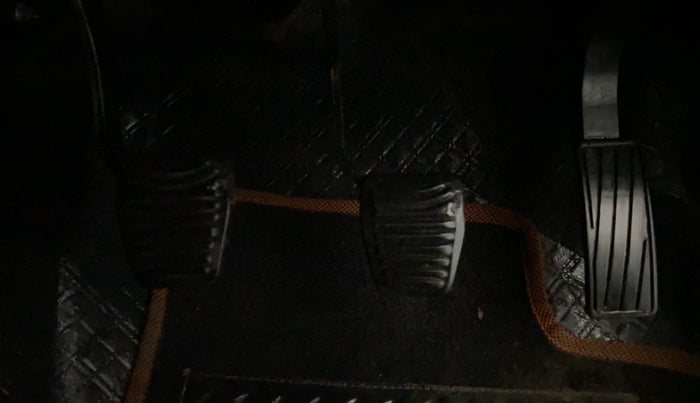 2018 Mahindra KUV 100 NXT K8 P 6 STR, Petrol, Manual, 45,274 km, Pedals