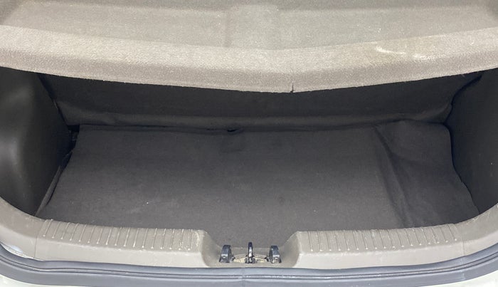 2012 Hyundai i10 MAGNA 1.2, Petrol, Manual, 30,779 km, Boot Inside