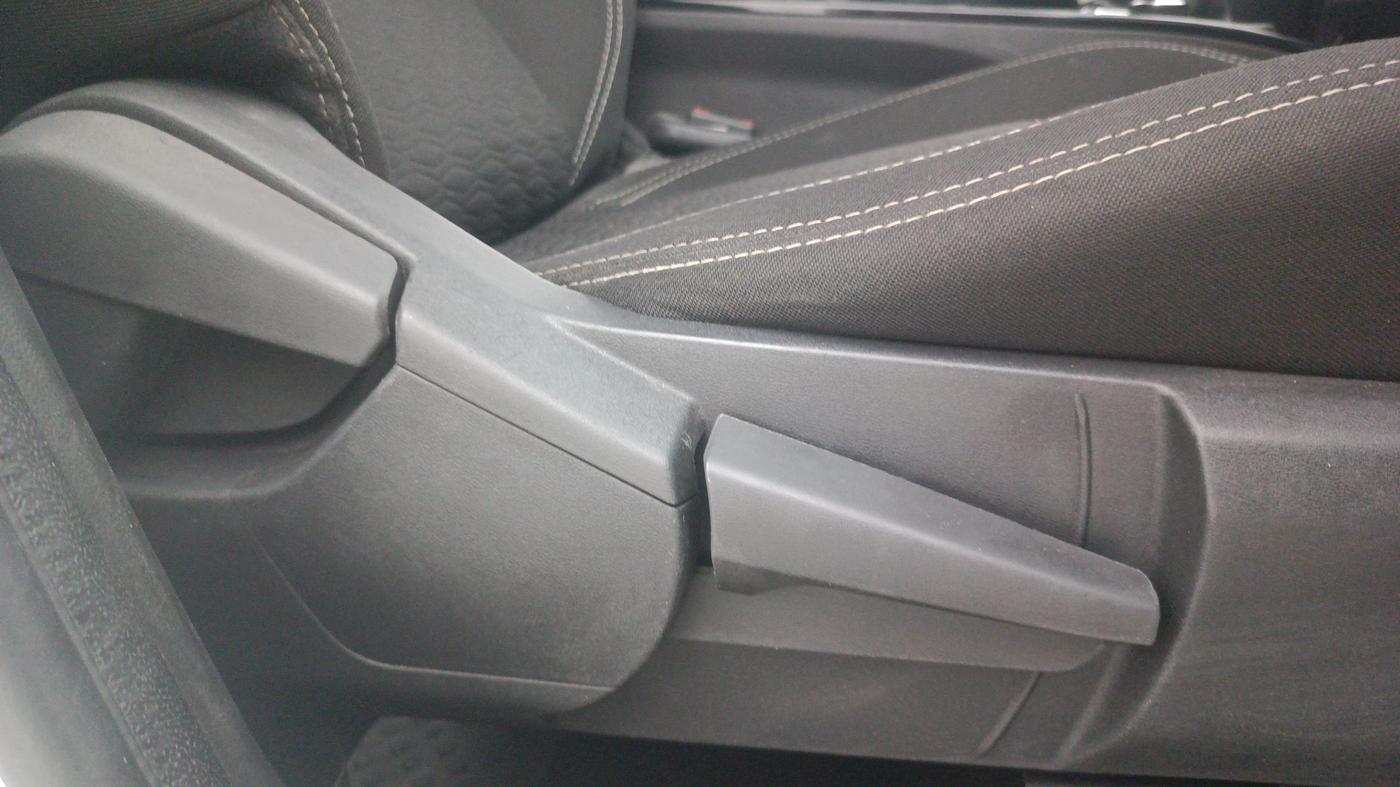 2022 Renault Kiger RXZ MT, Petrol, Manual, 68,671 km, Driver Side Adjustment Panel