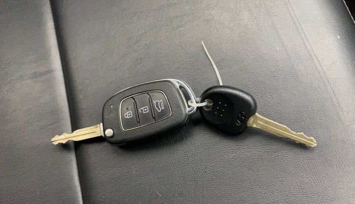 2019 Hyundai VENUE S 1.0 TURBO DCT, Petrol, Automatic, 8,987 km, Key Close Up