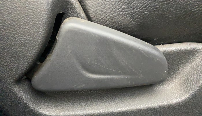 2015 Renault Kwid RXT 0.8, Petrol, Manual, 75,750 km, Driver Side Adjustment Panel