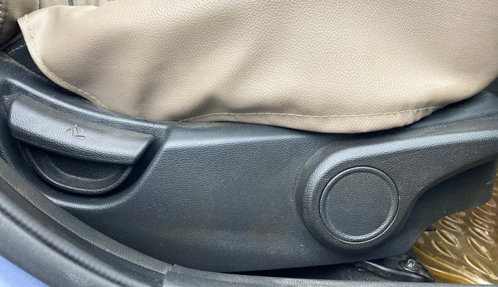 2015 Hyundai Xcent S 1.2, Petrol, Manual, 1,00,412 km, Driver Side Adjustment Panel