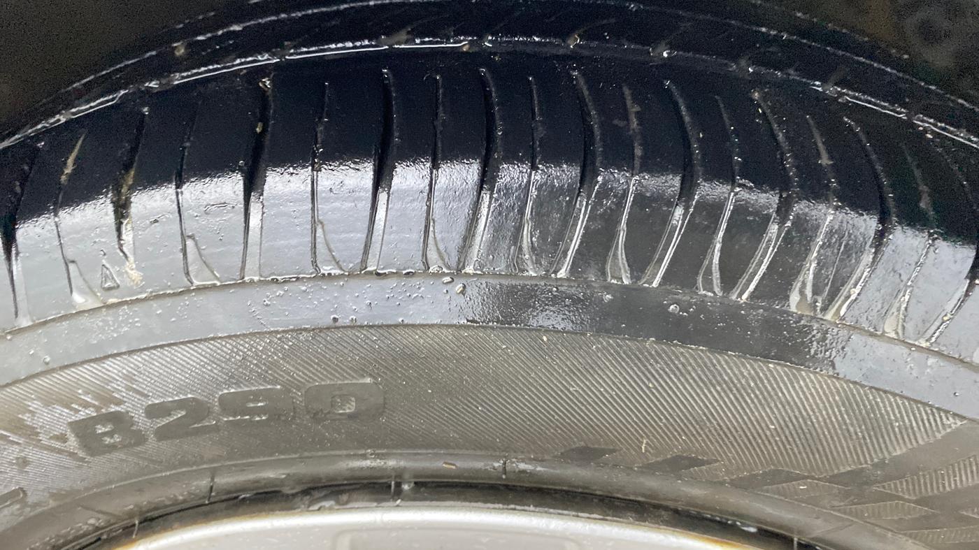 2015 Hyundai Xcent S 1.2, Petrol, Manual, 1,00,412 km, Right Front Tyre Tread