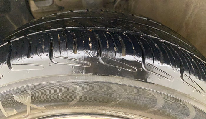 2019 Hyundai Elite i20 MAGNA PLUS 1.2, Petrol, Manual, 85,325 km, Left Front Tyre Tread