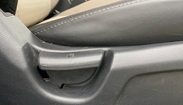 2019 Hyundai Elite i20 MAGNA PLUS 1.2, Petrol, Manual, 85,325 km, Driver Side Adjustment Panel